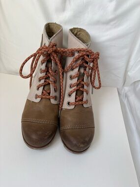 Sorel Two-Tone Brown and Beige Lace-Up Joan of Arctic Women's Ankle Boots